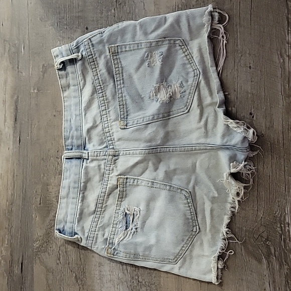 Shein light wash denim shorts - Picture 2 of 3